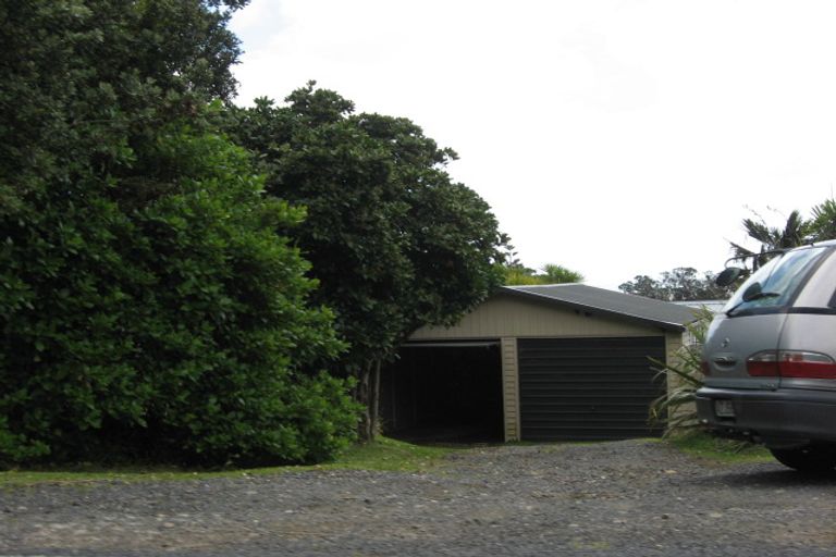 Photo of property in 65 Seaview Road, Piha, 0772