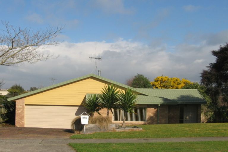 Photo of property in 215 Pukete Road, Pukete, Hamilton, 3200