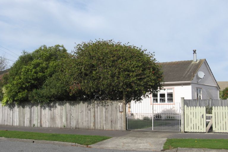 Photo of property in 10 Hall Crescent, Epuni, Lower Hutt, 5011