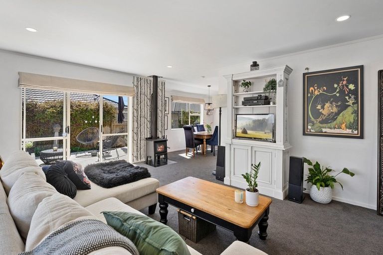 Photo of property in 5a Hemi Street, Waikanae, 5036