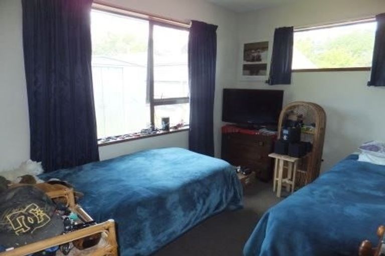 Photo of property in 11 Oakley Crescent, Hornby, Christchurch, 8042