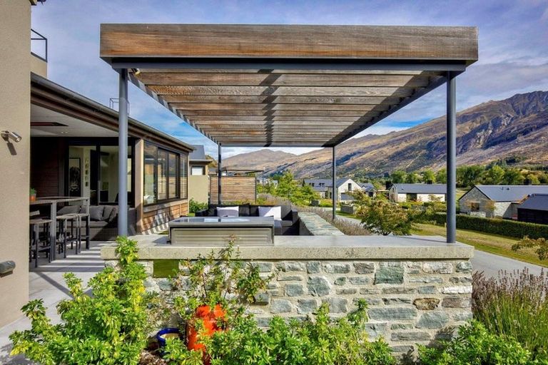 Photo of property in 2 Ploughmans Lane, Arrowtown, 9371