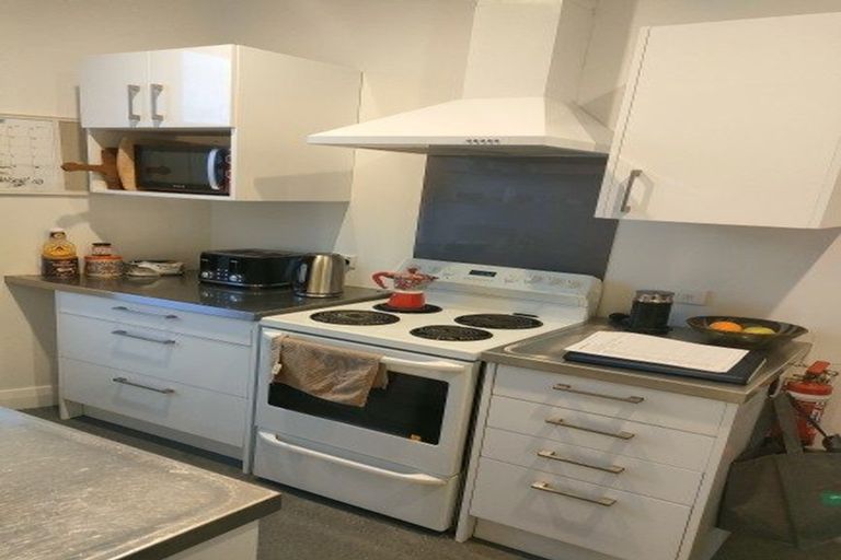 Photo of property in 142 Tasman Street, Mount Cook, Wellington, 6021