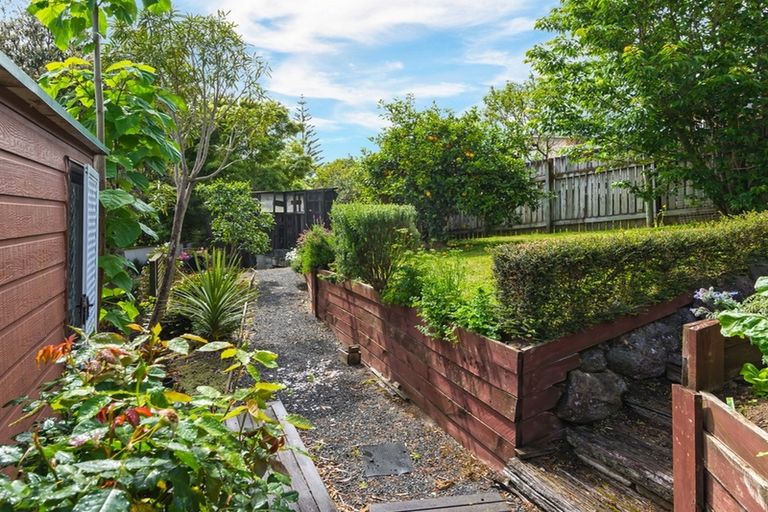 Photo of property in 33 Mellsop Avenue, Waiuku, 2123