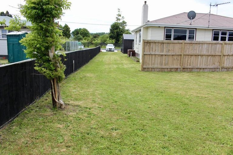 Photo of property in 21a Birdwood Road, Swanson, Auckland, 0612