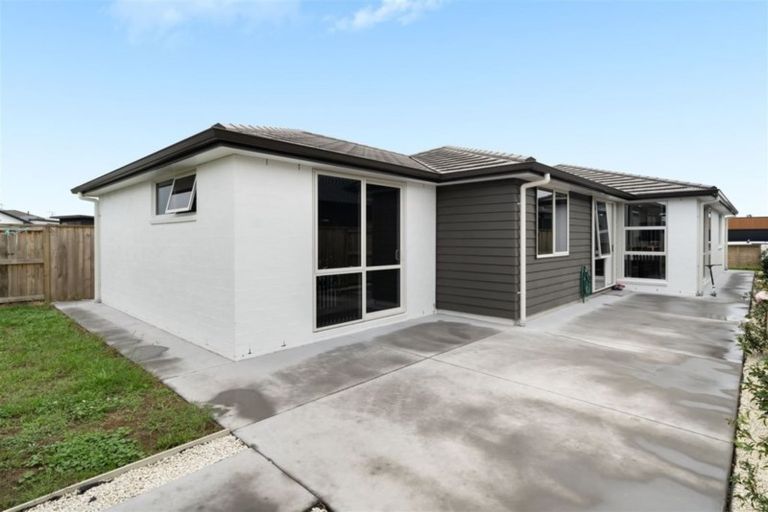 Photo of property in 17 Pimelea Street, Papamoa Beach, Papamoa, 3118