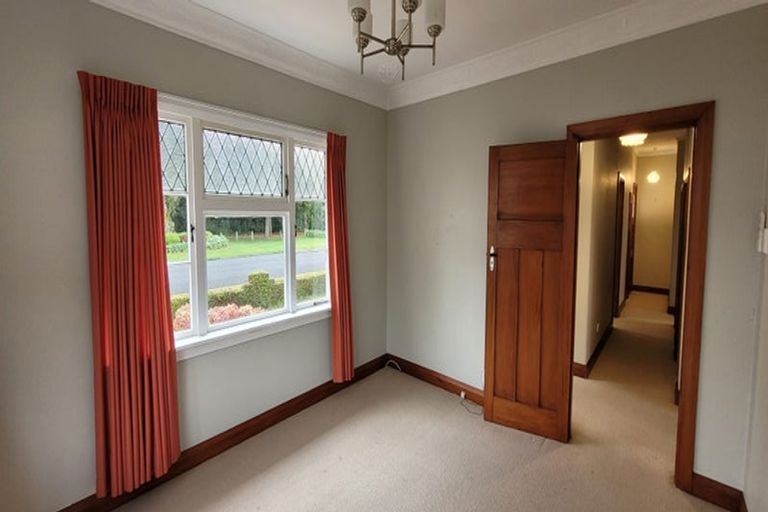 Photo of property in 32 Victoria Road, New Plymouth, 4310