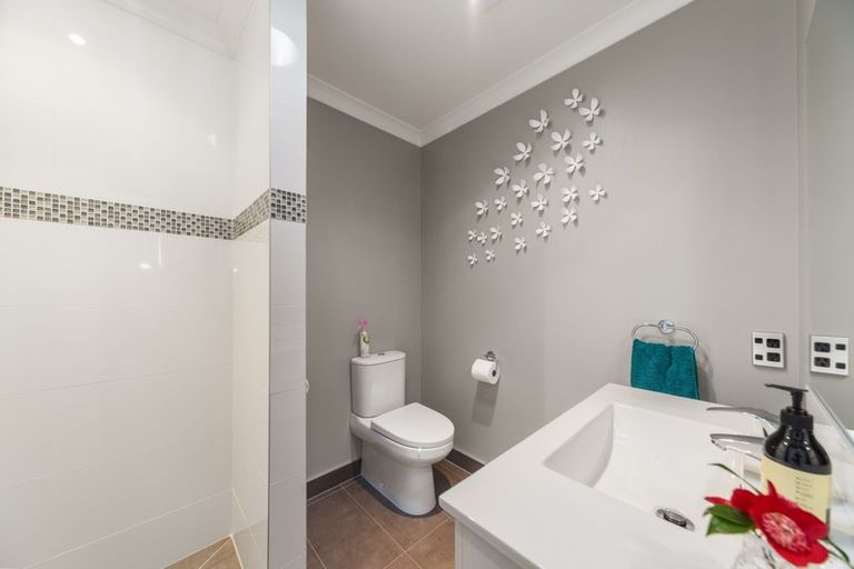 Photo of property in 15 Kestrel Lane, Kinloch, Taupo, 3377