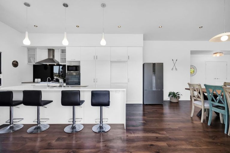 Photo of property in 82 Awanui Street, Merrilands, New Plymouth, 4312