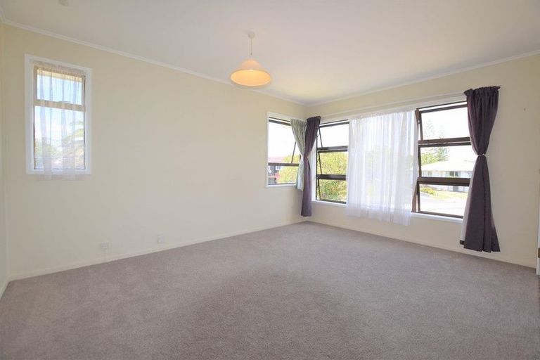 Photo of property in 6 Advene Road, Cockle Bay, Auckland, 2014