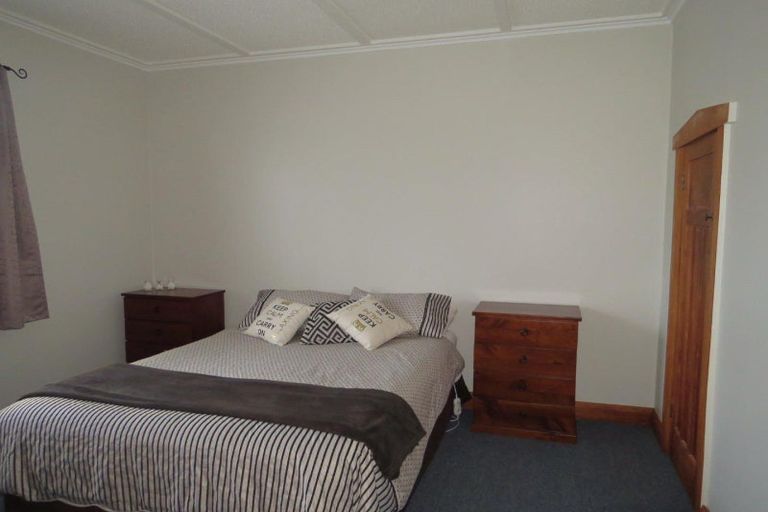 Photo of property in 5 Maratahu Street, Westown, New Plymouth, 4310