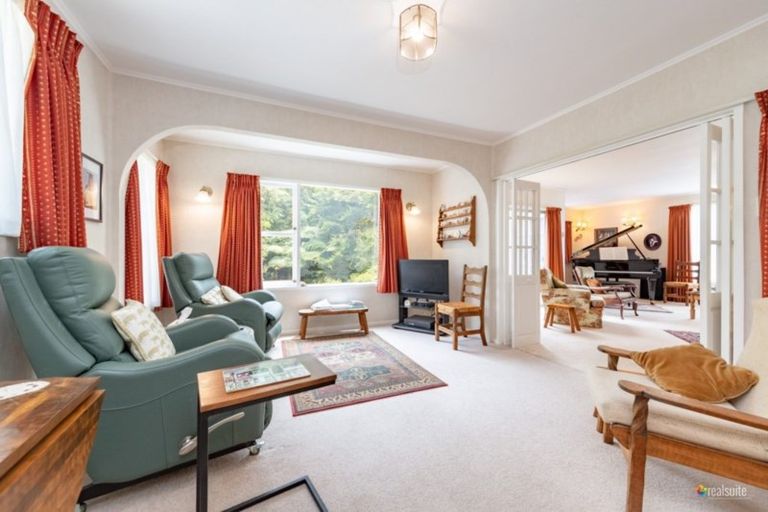 Photo of property in 1 Fendalton Crescent, Pinehaven, Upper Hutt, 5019