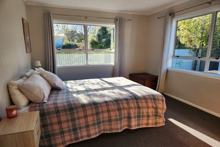 Photo of property in 25 Paekakariki Hill Road, Pauatahanui, Porirua, 5381