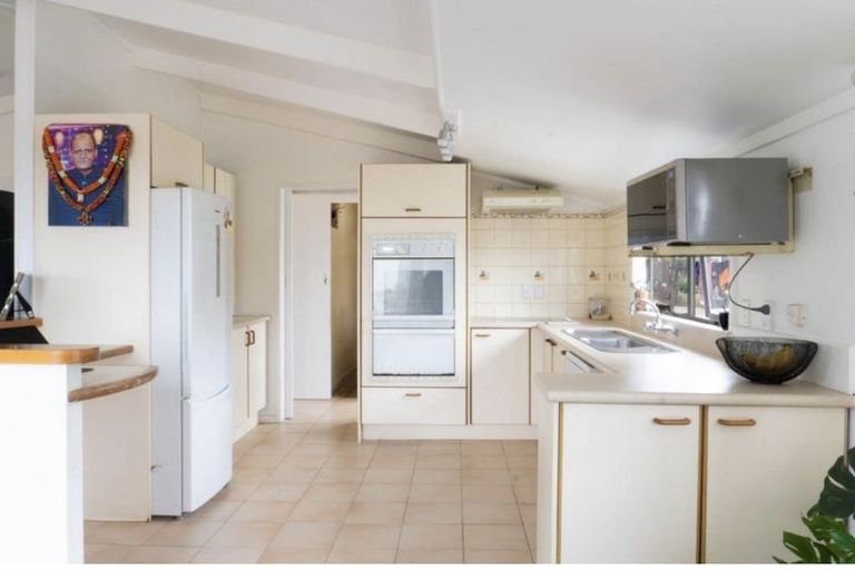 Photo of property in 13 Lismore Place, Papatoetoe, Auckland, 2025