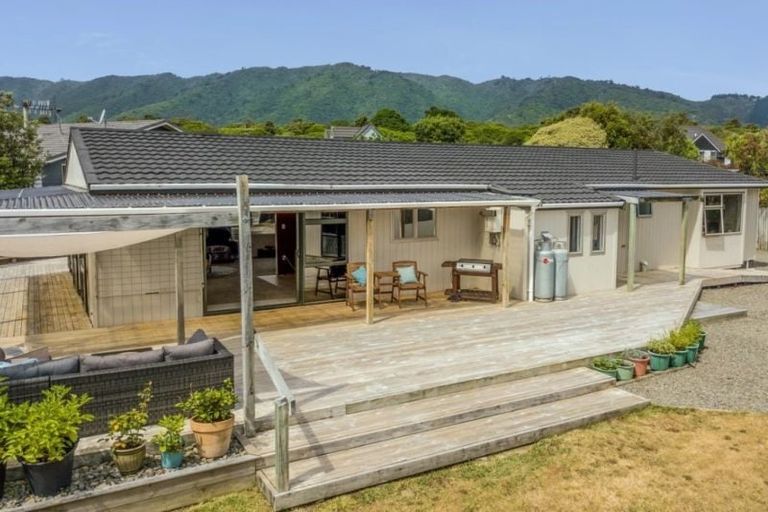 Photo of property in 25 Kanawa Street, Waikanae, 5036
