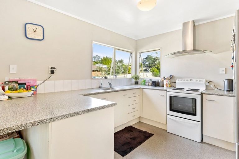 Photo of property in 22 Broadfield Street, Massey, Auckland, 0614