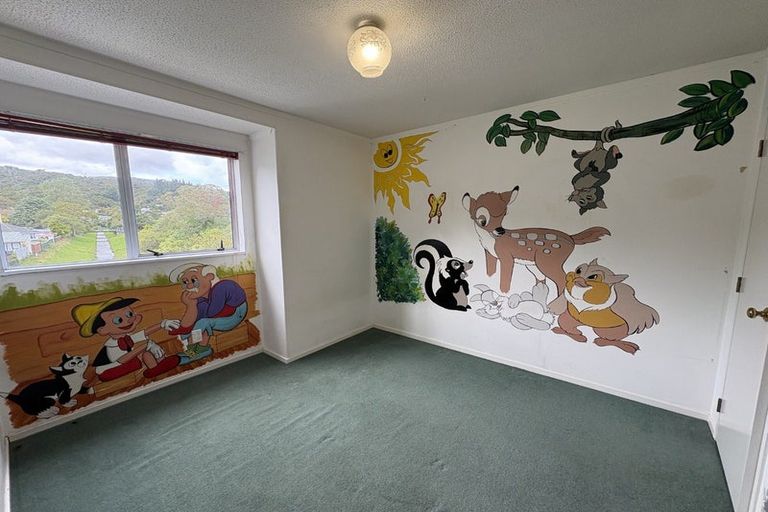 Photo of property in 16 Wagon Road, Stokes Valley, Lower Hutt, 5019