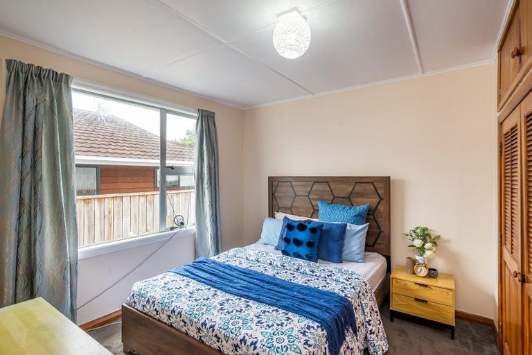 Photo of property in 2/147 Stokes Valley, Stokes Valley, Lower Hutt, 5019