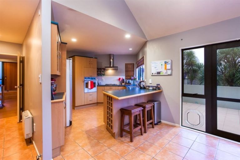 Photo of property in 90d Atkinson Road, Titirangi, Auckland, 0604