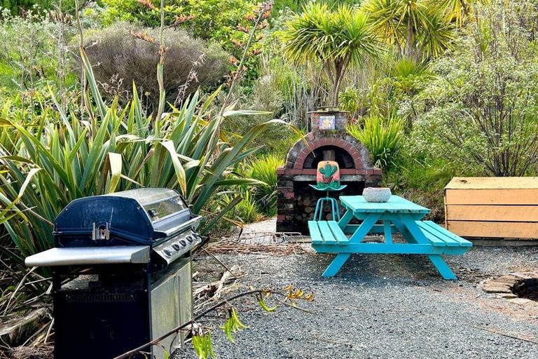 Photo of property in 1665 Matapouri Road, Matapouri, Whangarei, 0173