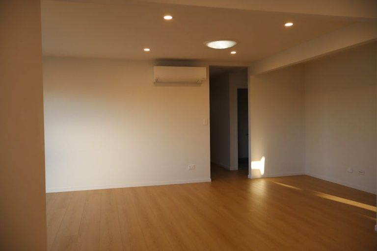 Photo of property in 1/30 Shakespeare Road, Milford, Auckland, 0620