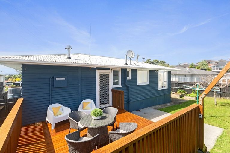 Photo of property in 60a Tiroroa Avenue, Te Atatu South, Auckland, 0610
