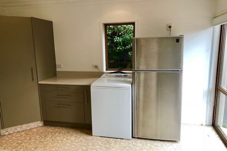 Photo of property in 2/32 Merani Street, Narrow Neck, Auckland, 0622