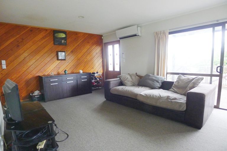 Photo of property in 1/23 Flaunty Place, West Harbour, Auckland, 0618