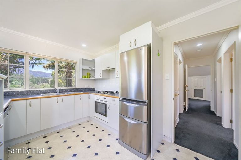 Photo of property in 18 Emerald Hill Drive, Birchville, Upper Hutt, 5018