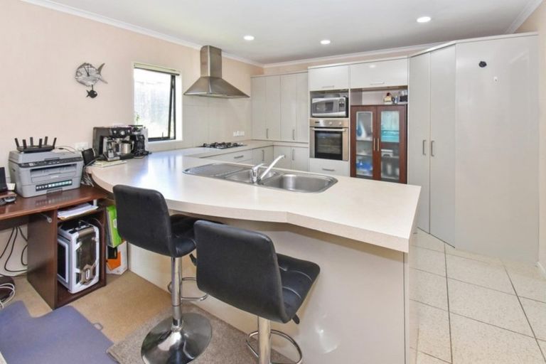 Photo of property in 13 Savona Drive, Flat Bush, Auckland, 2016