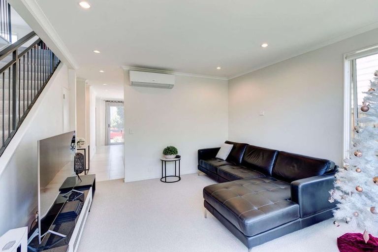 Photo of property in 11 Costa Viva Crescent, Karaka, Papakura, 2113
