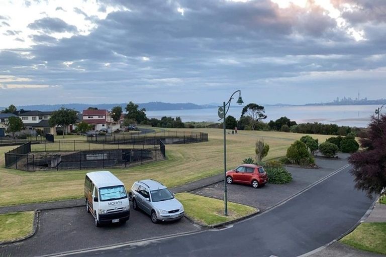 Photo of property in 54 Provence Esplanade, Te Atatu Peninsula, Auckland, 0610