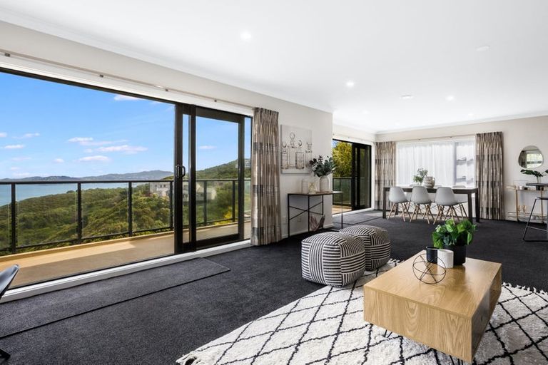 Photo of property in 6a Tamworth Crescent, Newlands, Wellington, 6037