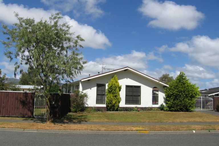 Photo of property in 46 Hartford Crescent, Totara Park, Upper Hutt, 5018