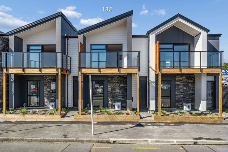 Photo of property in 18c King Street, Upper Hutt Central, Upper Hutt, 5018