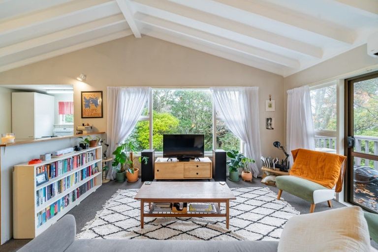 Photo of property in 62 Tio Tio Road, Miramar, Wellington, 6022