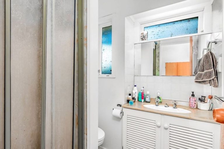 Photo of property in 2/6 Murray Road, Te Atatu Peninsula, Auckland, 0610