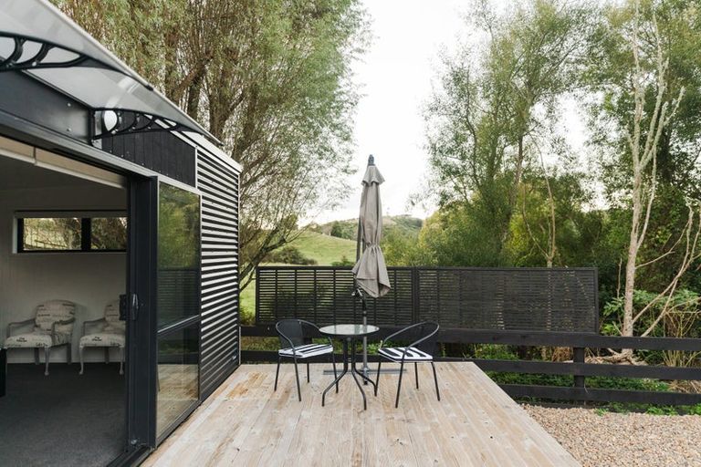 Photo of property in 261 Paparata Road, Bombay, 2675