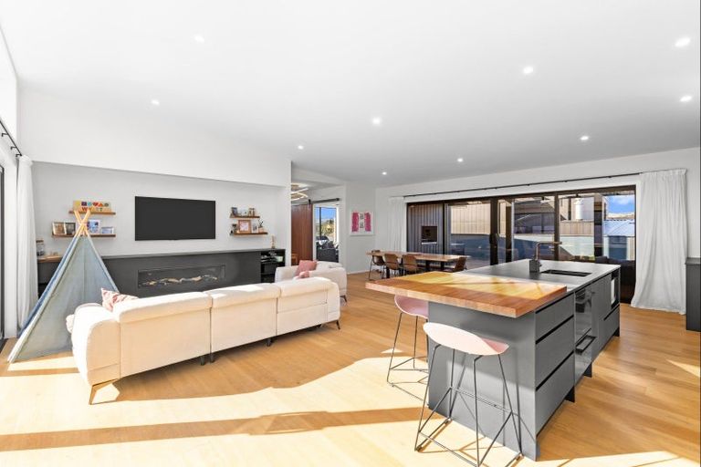 Photo of property in 7 Edenmore Terrace, Fitzherbert, Palmerston North, 4410