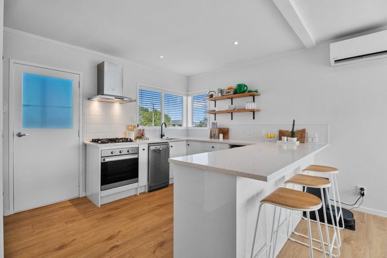 Photo of property in 1/181 Forrest Hill Road, Forrest Hill, Auckland, 0620