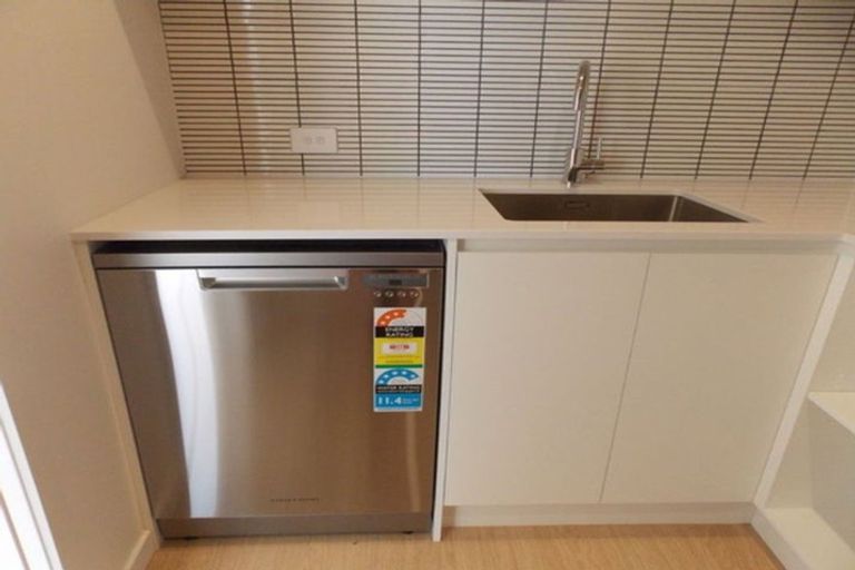 Photo of property in 18 Sardinia Grove, Fitzherbert, Palmerston North, 4410