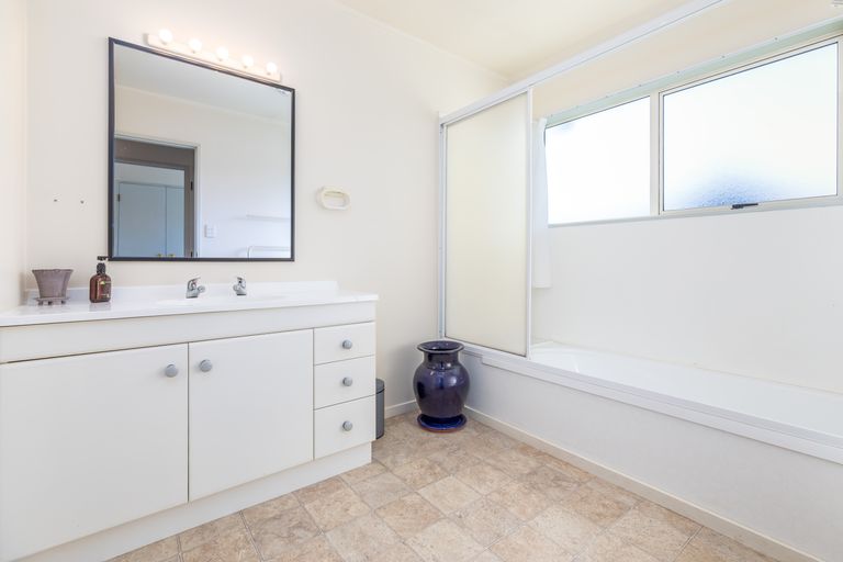 Photo of property in 19 Brookvale Park, Stanmore Bay, Whangaparaoa, 0932