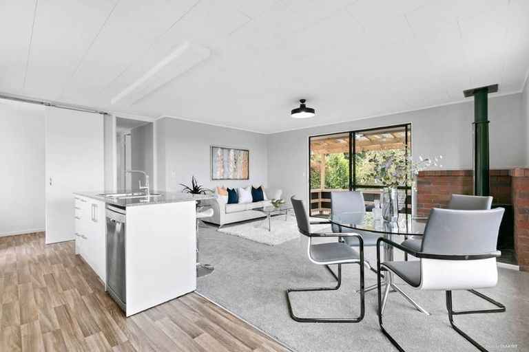 Photo of property in 9 Elizabeth Drive, West Harbour, Auckland, 0618