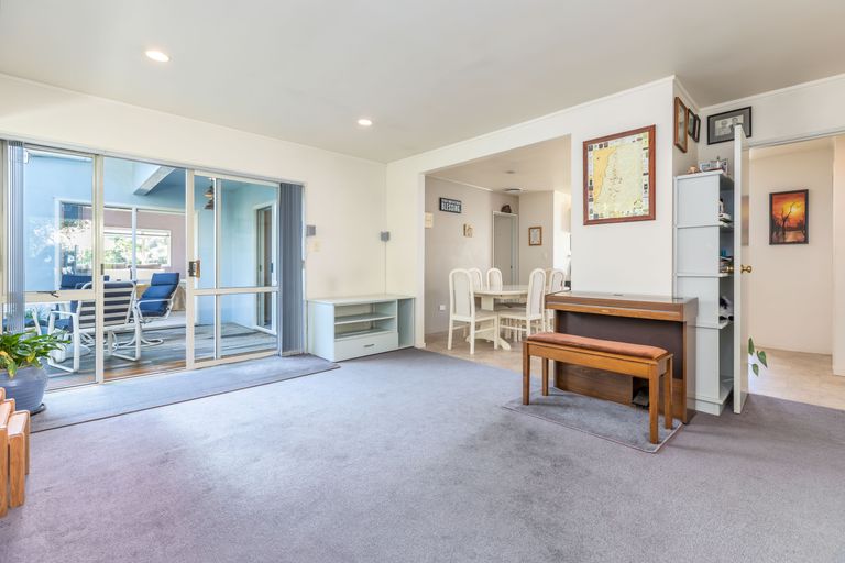 Photo of property in 19 Brookvale Park, Stanmore Bay, Whangaparaoa, 0932