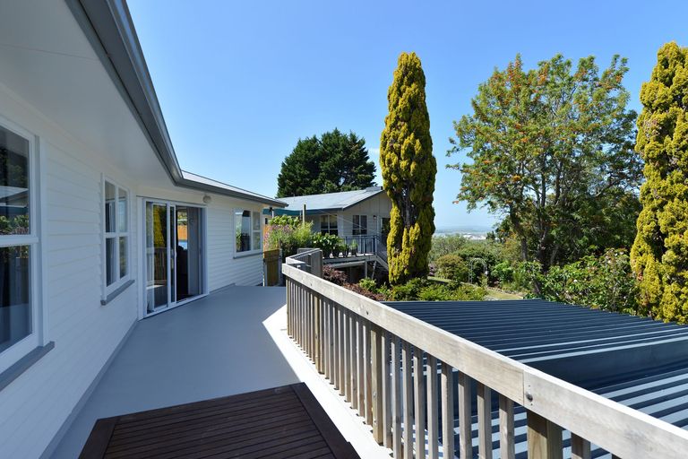 Photo of property in 8 Memorial Drive, Parahaki, Whangarei, 0112