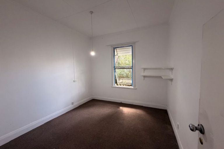 Photo of property in 60 Kelburn Parade, Kelburn, Wellington, 6012