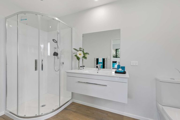 Photo of property in 2 Evan Tasman Lane, Waiuku, 2123