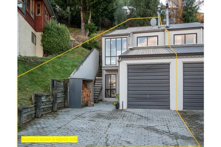 Photo of property in 5b Wye Place, Fernhill, Queenstown, 9300