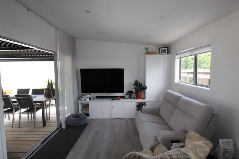 Photo of property in 35a Gledstane Road, Stanmore Bay, Whangaparaoa, 0932