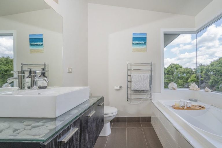 Photo of property in 50 Tarapatiki Drive, Whitianga, 3510